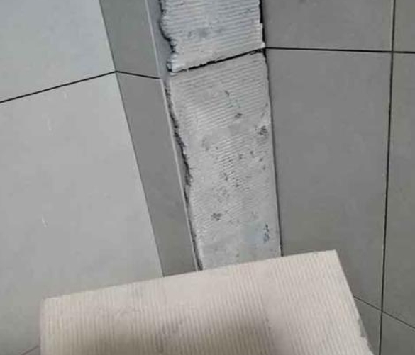 烟台瓷砖空鼓维修公司分享下厨房瓷砖脱落的补救措施。